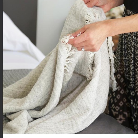 BRAND NEW! Throw - Picture 2 of 3